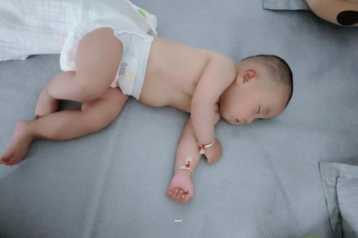 陇南宝宝先长上牙还是下牙